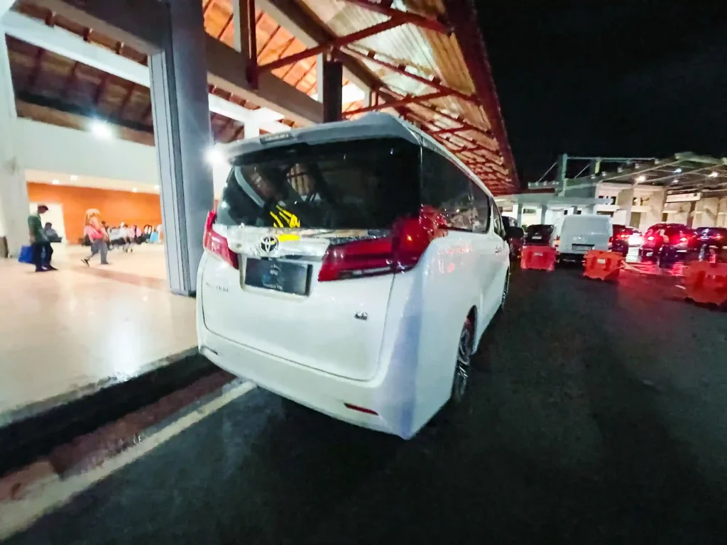 VIP airport transfer vehicle, terminal arrivals